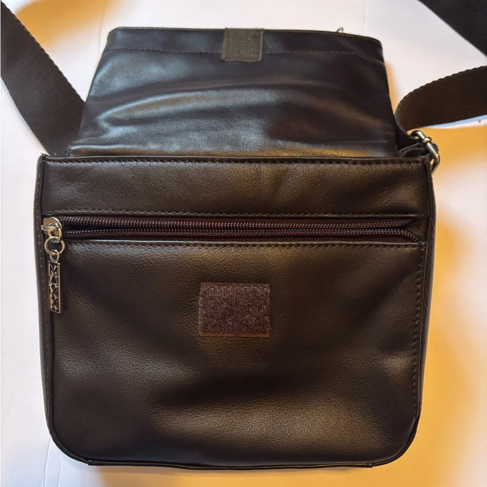 MAXX New York | Black Expandable Crossbody Satchel | Unisex Fashion Bag Purse